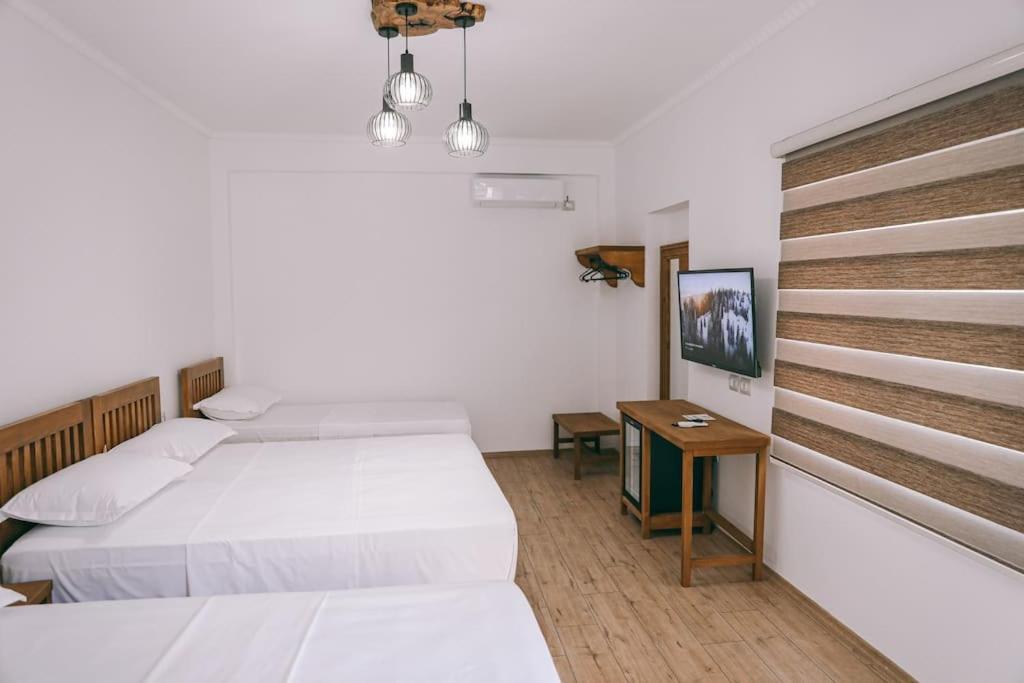Cereni Guesthouse Berat Bagian luar foto