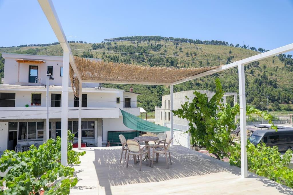 Cereni Guesthouse Berat Bagian luar foto