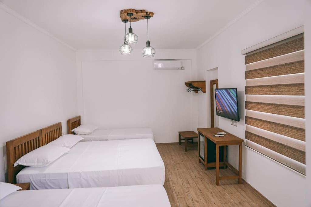 Cereni Guesthouse Berat Bagian luar foto