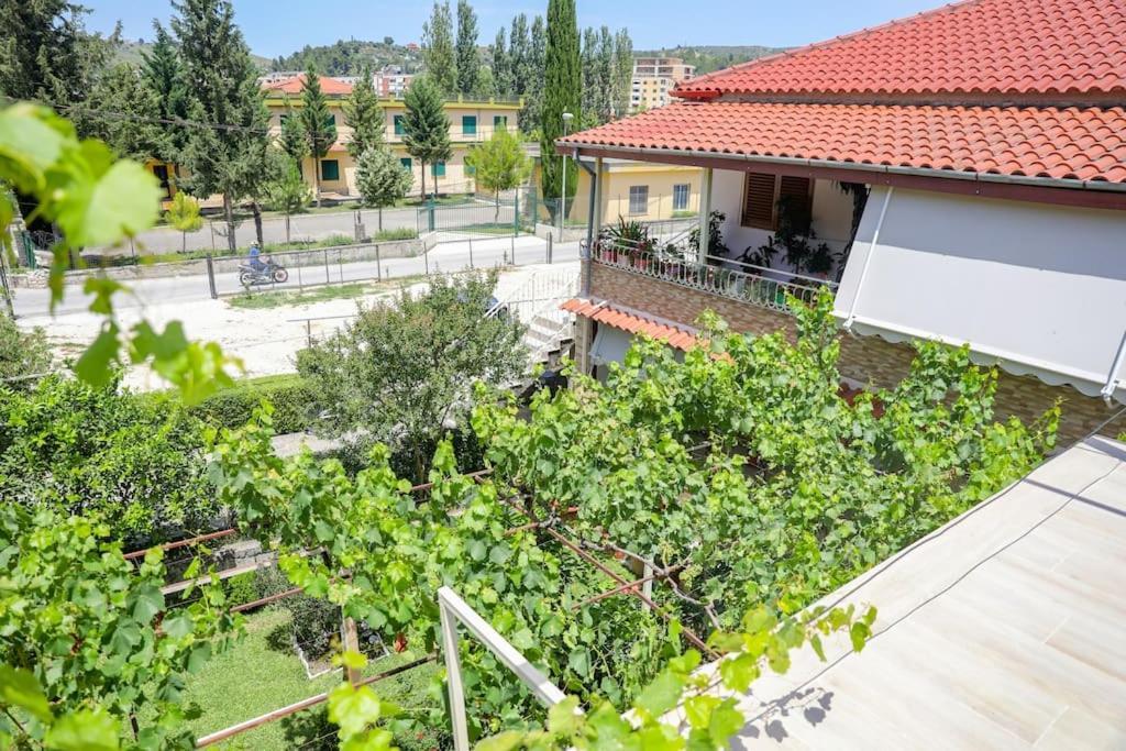 Cereni Guesthouse Berat Bagian luar foto