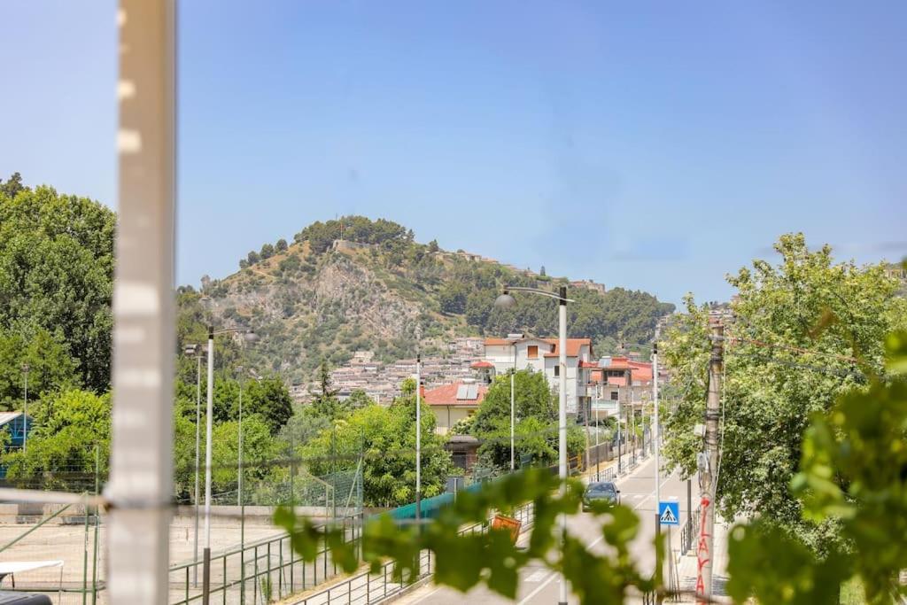 Cereni Guesthouse Berat Bagian luar foto
