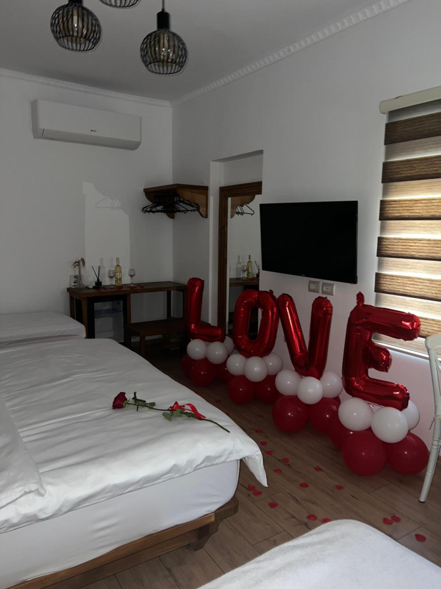 Cereni Guesthouse Berat Bagian luar foto